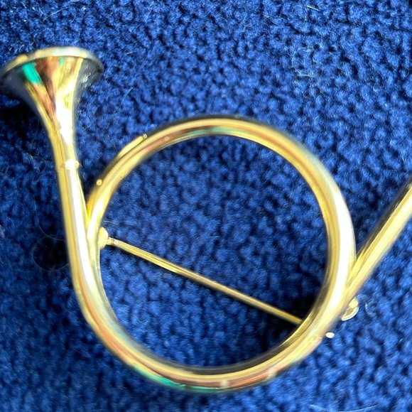 Vintage Small Gold Tone French Horn Brooch - Picture 4 of 5